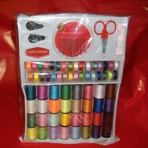 💛💛Brand New Complete Sewing Kit with bobbins💛💛